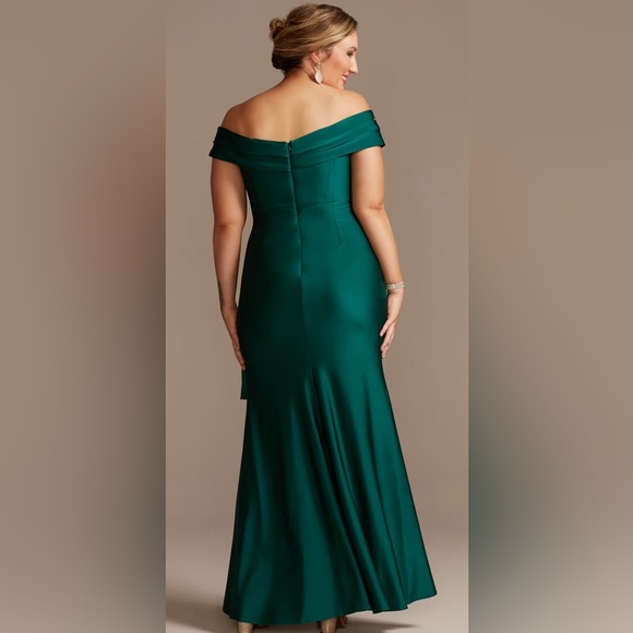 Elegant emerald green evening gown size 20W - Picture 2 of 5